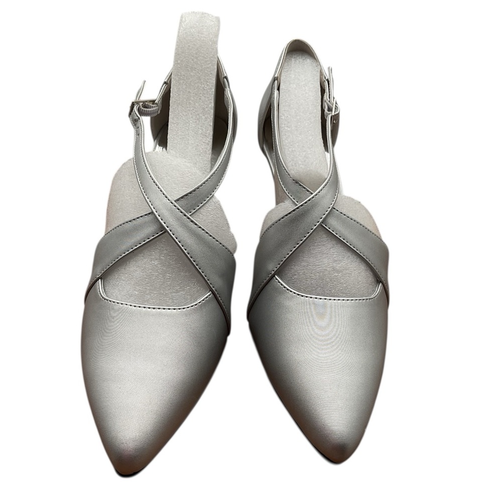 Easy Street Silver Slingback Heels size‎ 7.5 M